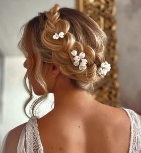 vintage-inspired hairstyle